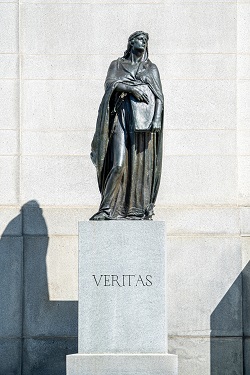 Wide shot of the statue Veritas (Truth)